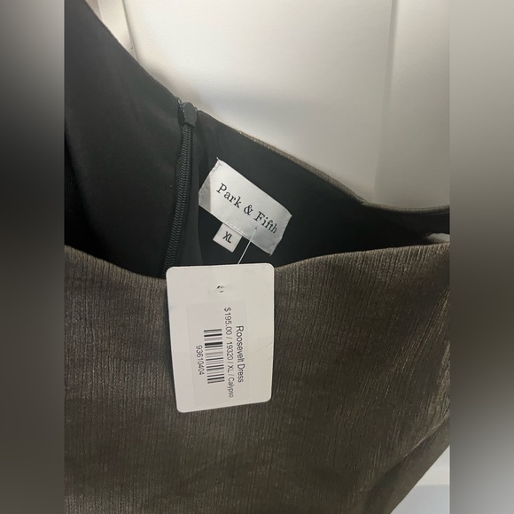 Park & Fifth Roosevelt Dress in Metallic Plissé XL - Picture 7 of 7